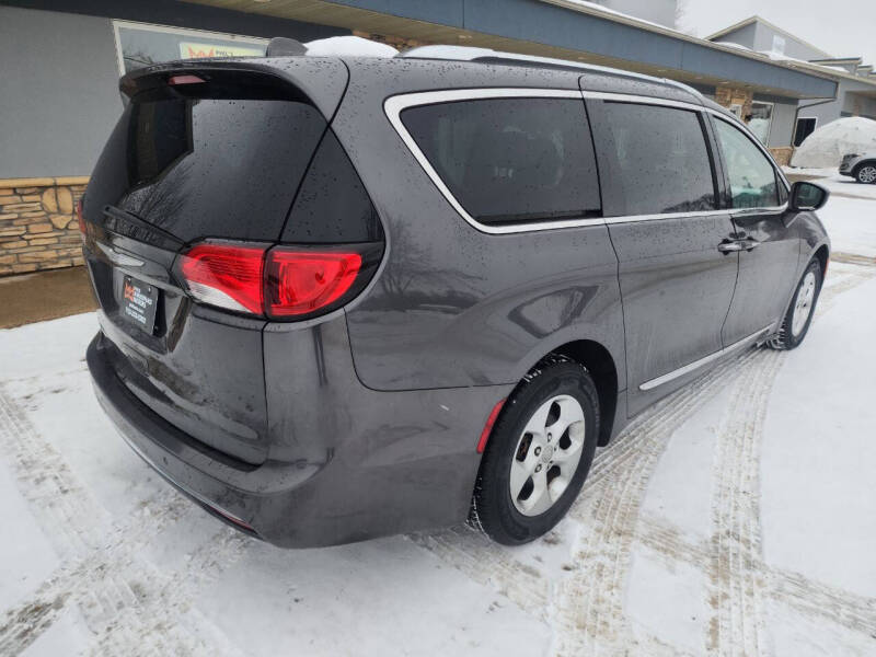 2017 Chrysler Pacifica Touring-L Plus
