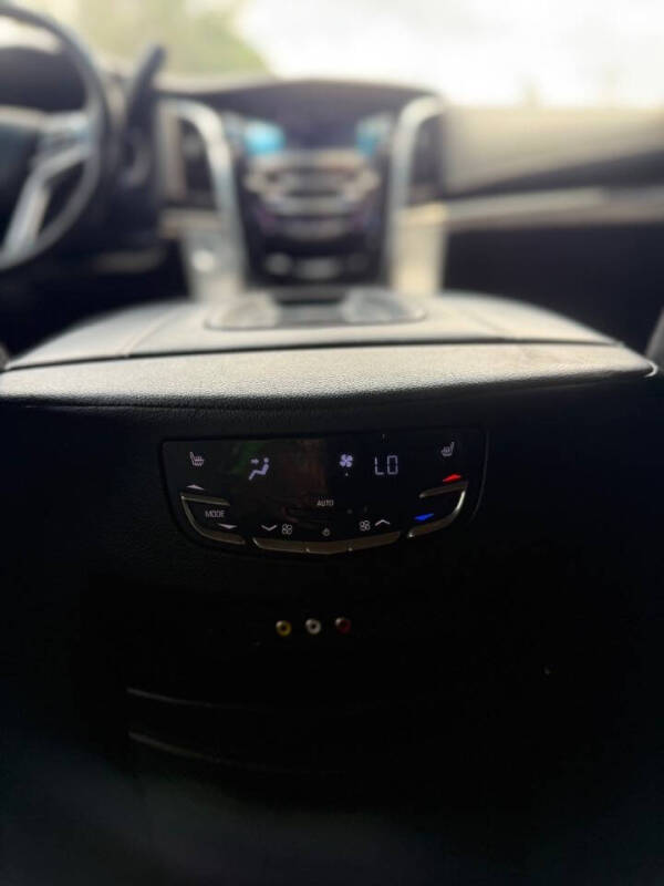 2016 Cadillac Escalade Platinum