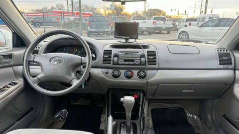 2004 Toyota Camry LE