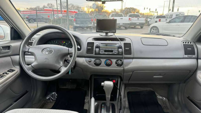 2004 Toyota Camry LE