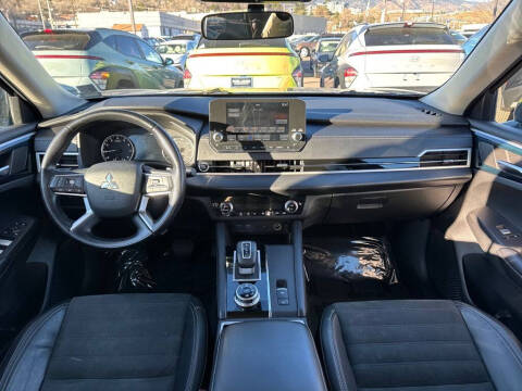 2022 Mitsubishi Outlander SE