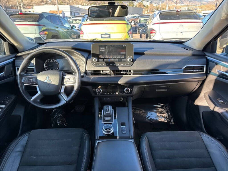 2022 Mitsubishi Outlander SE