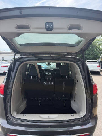 2017 Chrysler Pacifica Touring-L