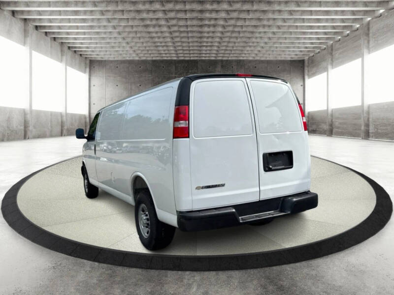 2025 Chevrolet Express 2500