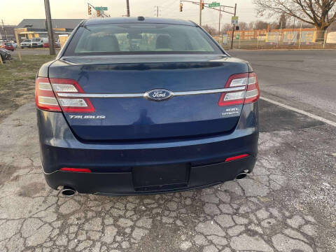 2017 Ford Taurus SEL
