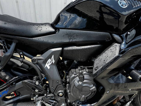 2025 Yamaha YZF-R7 -
