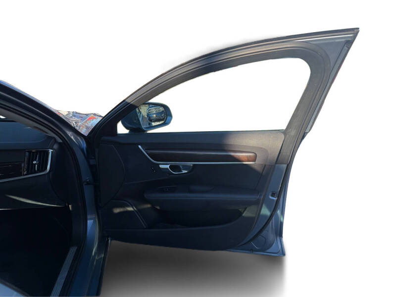 2017 Volvo S90 T5 Momentum