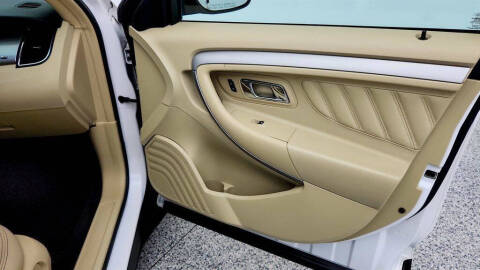 2018 Ford Taurus SEL