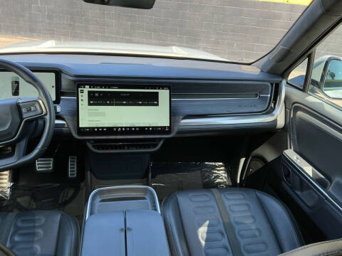 2024 Rivian R1S