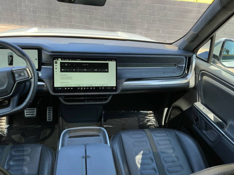 2024 Rivian R1S