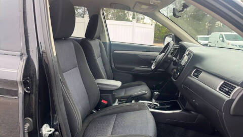 2017 Mitsubishi Outlander ES