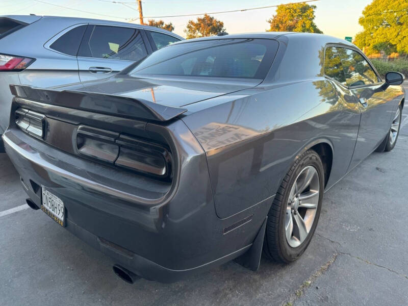 2016 Dodge Challenger SXT
