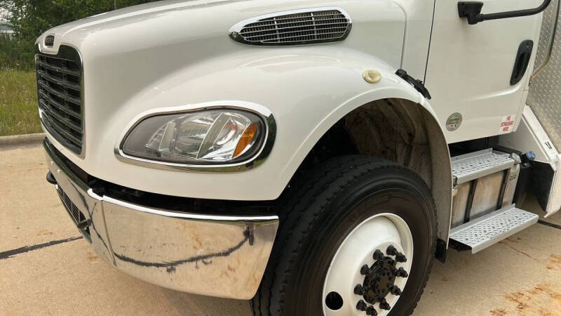2020 Freightliner M2 106
