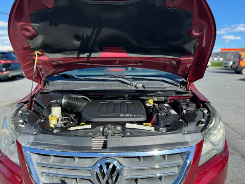 2011 Volkswagen Routan SE