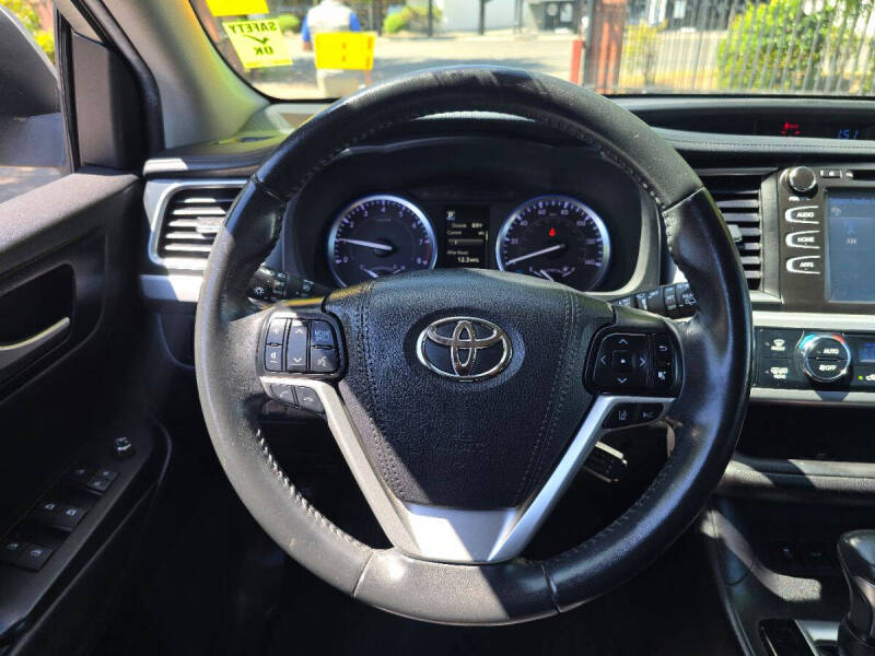 2019 Toyota Highlander SE