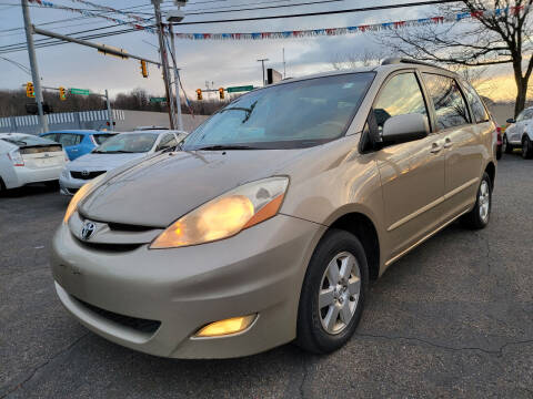 2007 Toyota Sienna for sale at Cedar Auto Group LLC in Akron OH