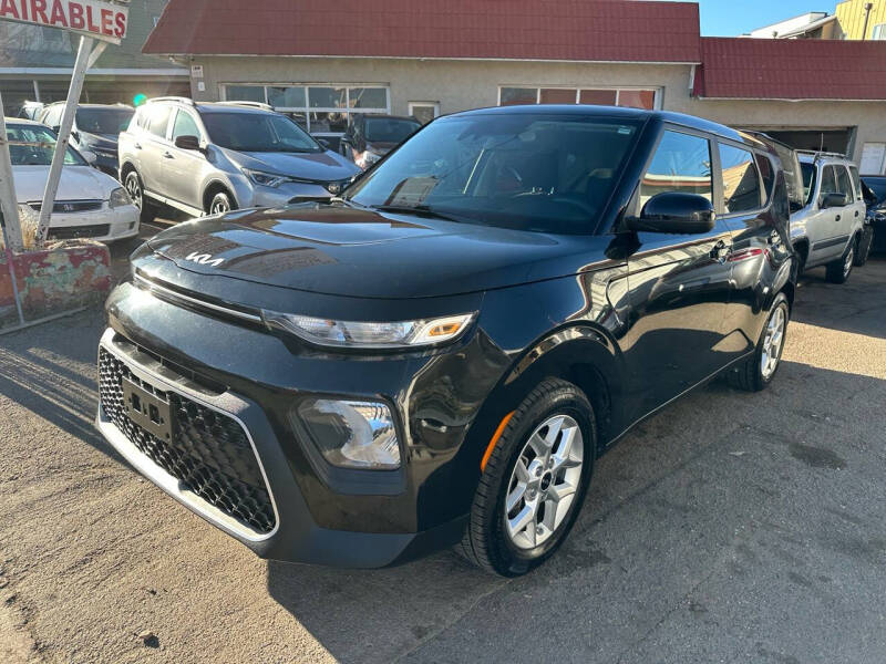 2022 Kia Soul LX's photo