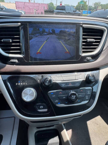 2017 Chrysler Pacifica Touring-L