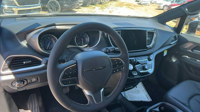 2026 Chrysler Voyager LX