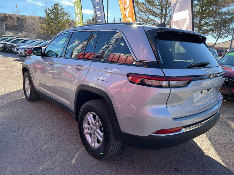 2024 Jeep Grand Cherokee Laredo