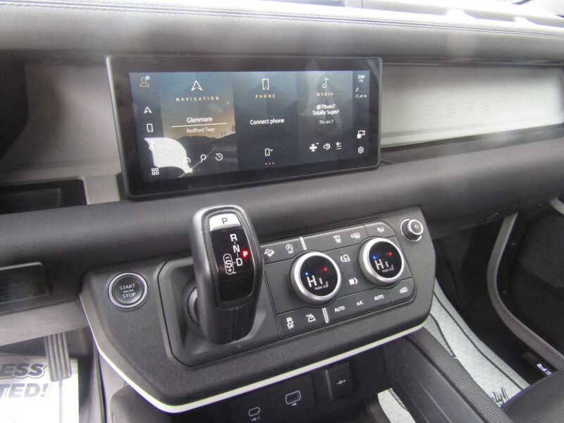 2022 Land Rover Defender 110 X-Dynamic SE