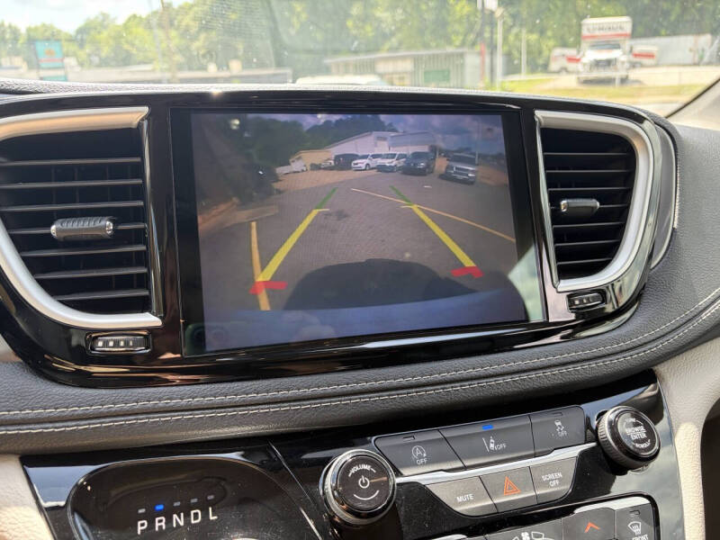 2022 Chrysler Pacifica Touring L