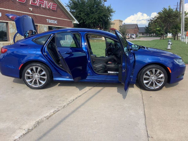 2015 Chrysler 200 S photo 16