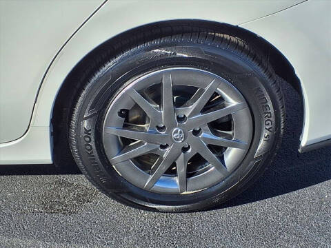 2017 Toyota Prius v Three