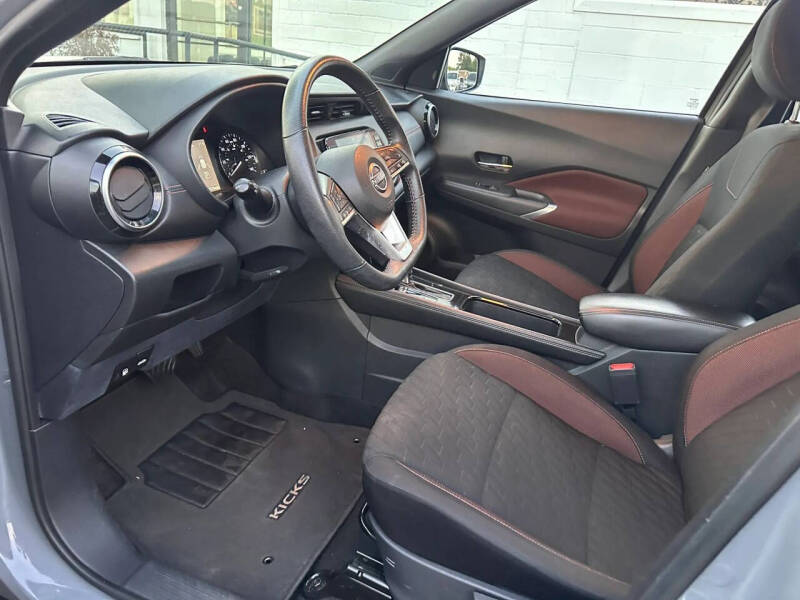 2022 Nissan Kicks SR
