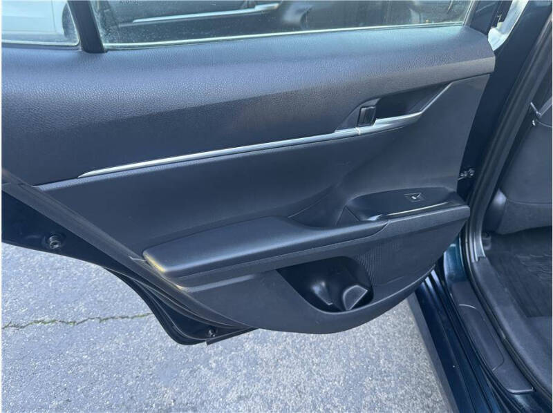 2018 Toyota Camry Hybrid LE