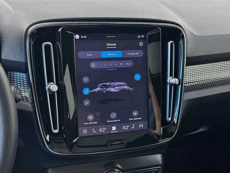 2023 Volvo XC40 B5 Plus Dark Theme