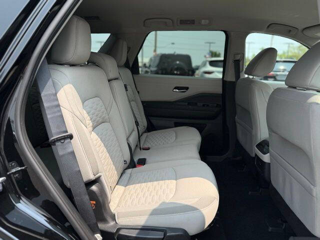 2022 Nissan Pathfinder SV