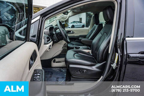 2024 Chrysler Pacifica Plug-In Hybrid Select