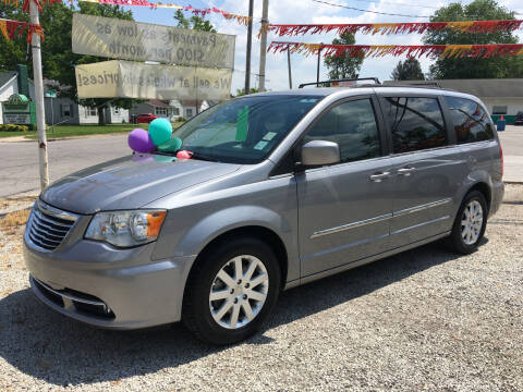 2014 Chrysler Town and Country for sale at Antique Motors in Plymouth IN