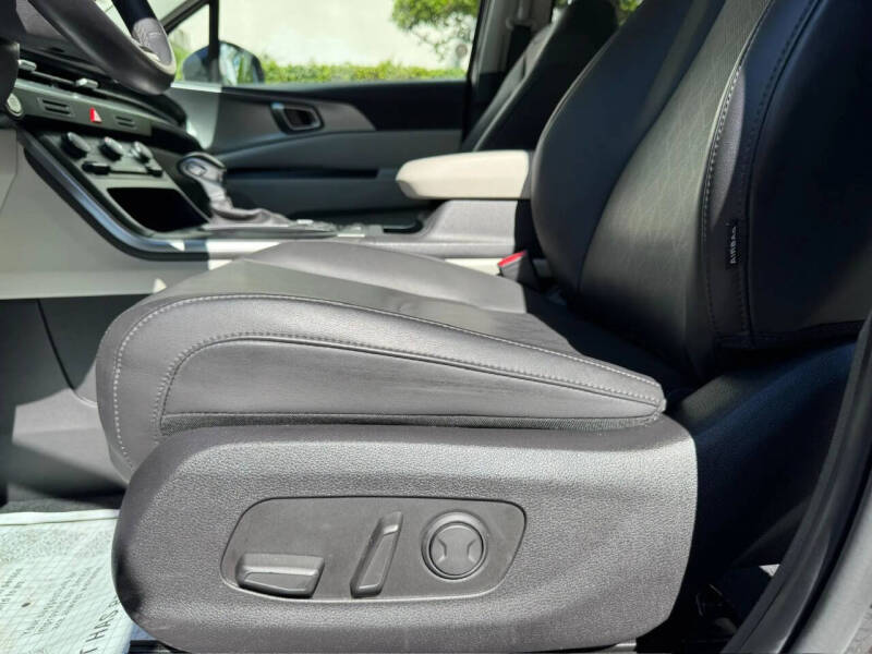 2024 Kia Carnival LX