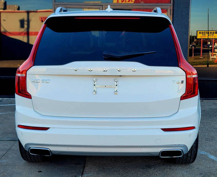 2018 Volvo XC90 T6 Momentum