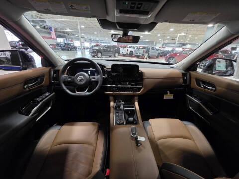 2025 Nissan Pathfinder Platinum