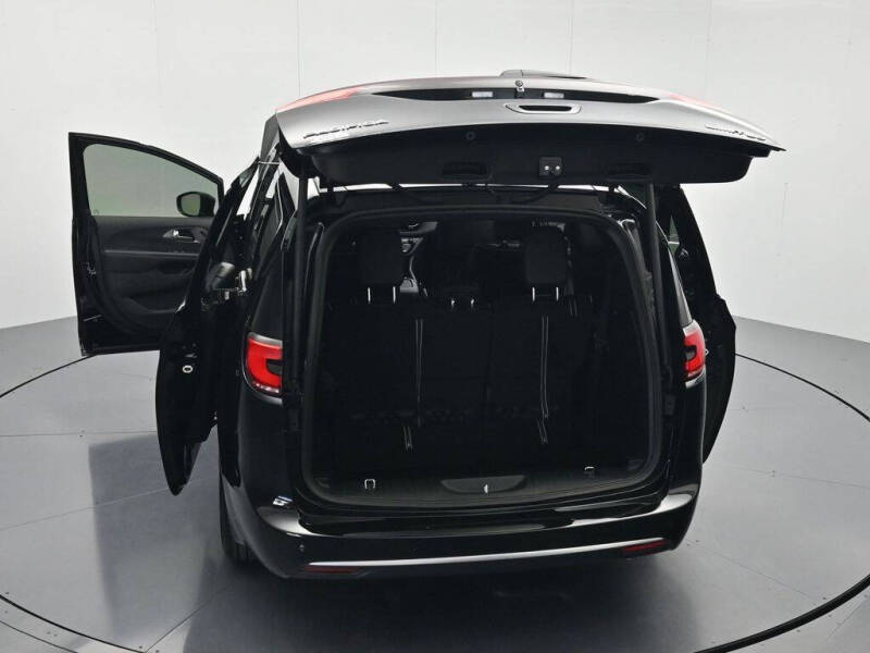 2027 Chrysler Pacifica Limited