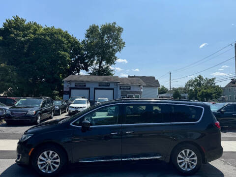 2017 Chrysler Pacifica Touring-L