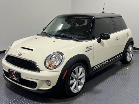 2013 MINI Hardtop for sale at Cincinnati Automotive Group in Lebanon OH