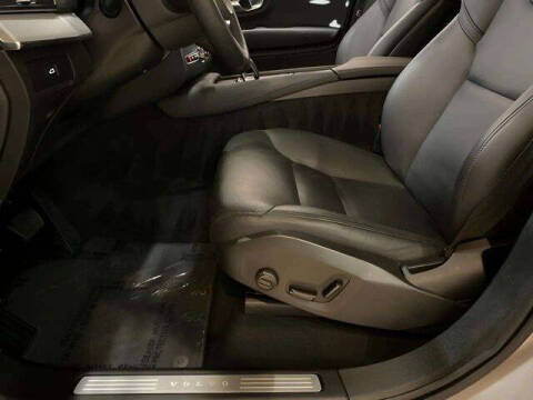 2025 Volvo XC90 B5 Core Bright Theme