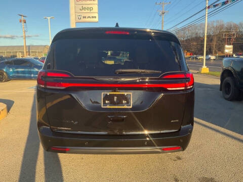 2026 Chrysler Pacifica Select