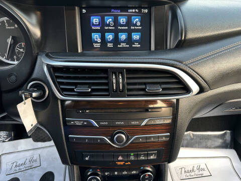 2018 Infiniti QX30 Premium