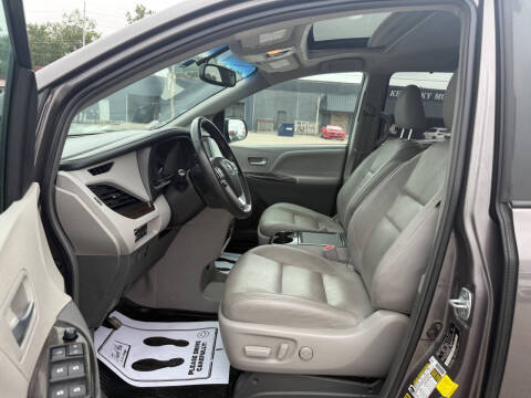 2017 Toyota Sienna XLE 8-Passenger