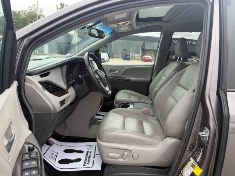 2017 Toyota Sienna XLE 8-Passenger