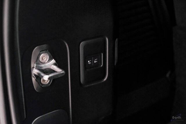 2024 Land Rover Defender 130 P400 X-Dynamic SE