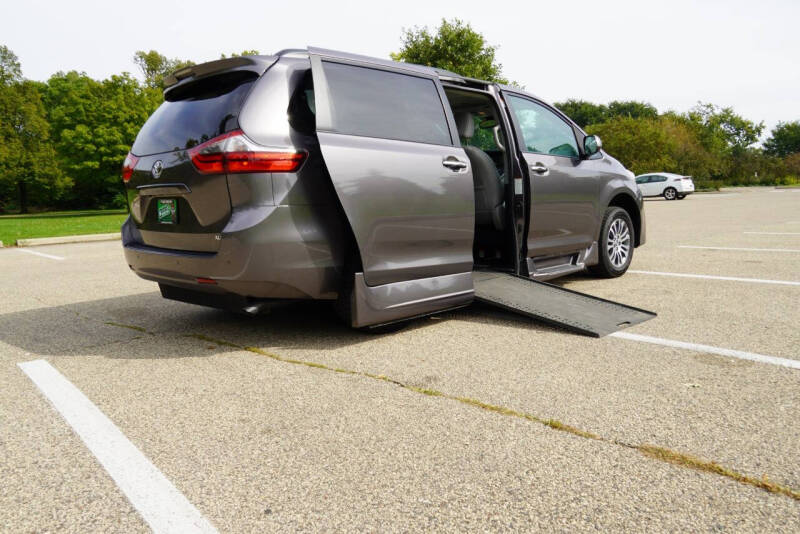 2020 Toyota Sienna XLE 8-Passenger