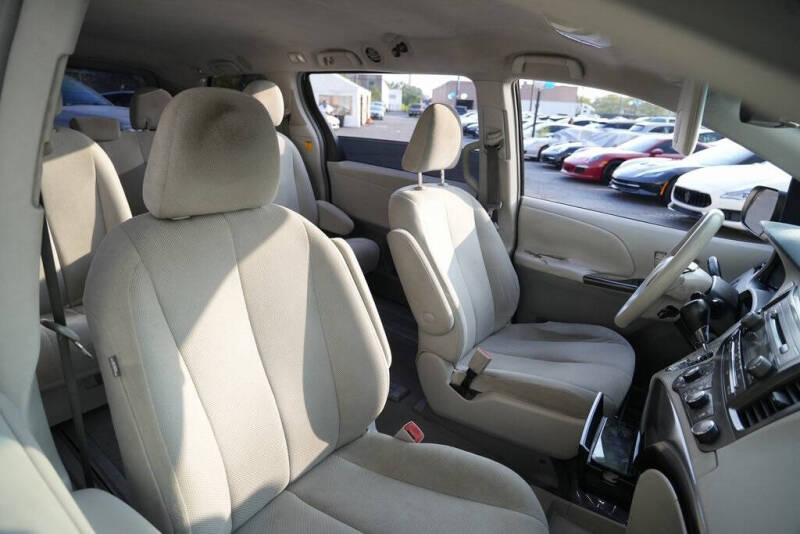 2011 Toyota Sienna Base 7-Passenger