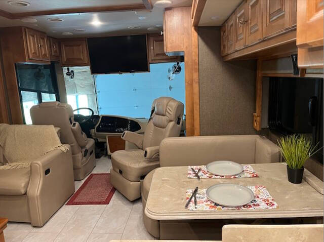 2017 Tiffin Phaeton 40AH