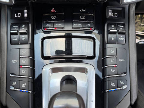 2017 Porsche Cayenne Platinum Edition